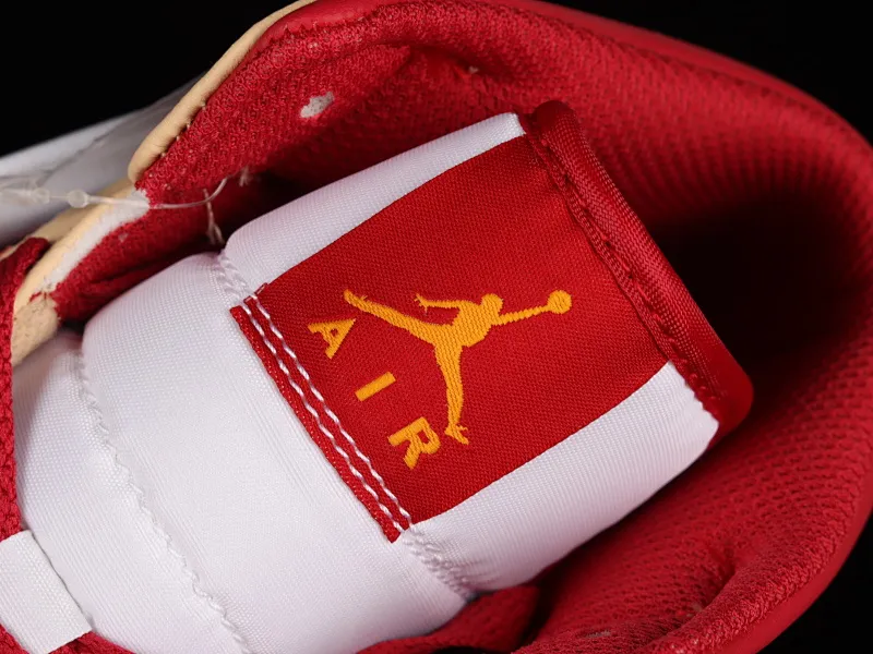 All Categories Air Jordan Jordan Series Basketball Shoes Air Jordan 1 Mid Air Jordan 1 Mid "Beige Red" AJ1 Joe 1 Curry Yellow Zhongbang Basketball Shoes 554724-201